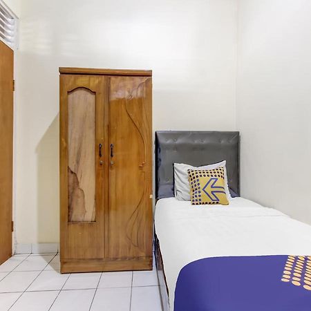 Oyo Life 91374 Asia Stay Semarang Syariah Exterior photo