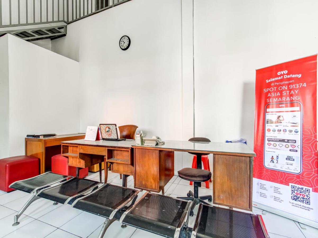 Oyo Life 91374 Asia Stay Semarang Syariah Exterior photo
