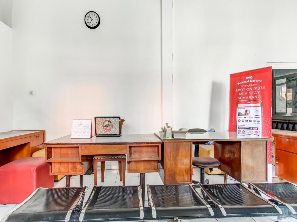 Oyo Life 91374 Asia Stay Semarang Syariah Exterior photo