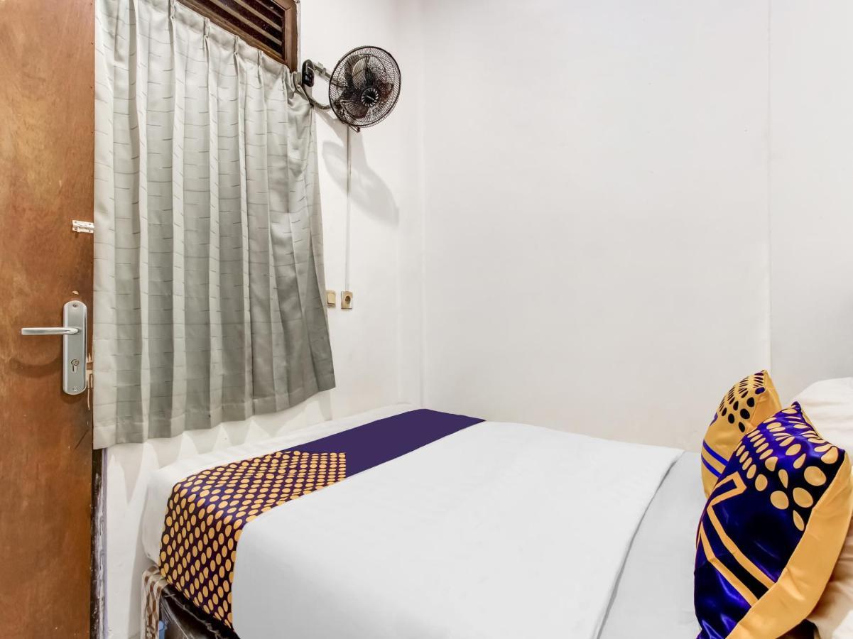Oyo Life 91374 Asia Stay Semarang Syariah Exterior photo