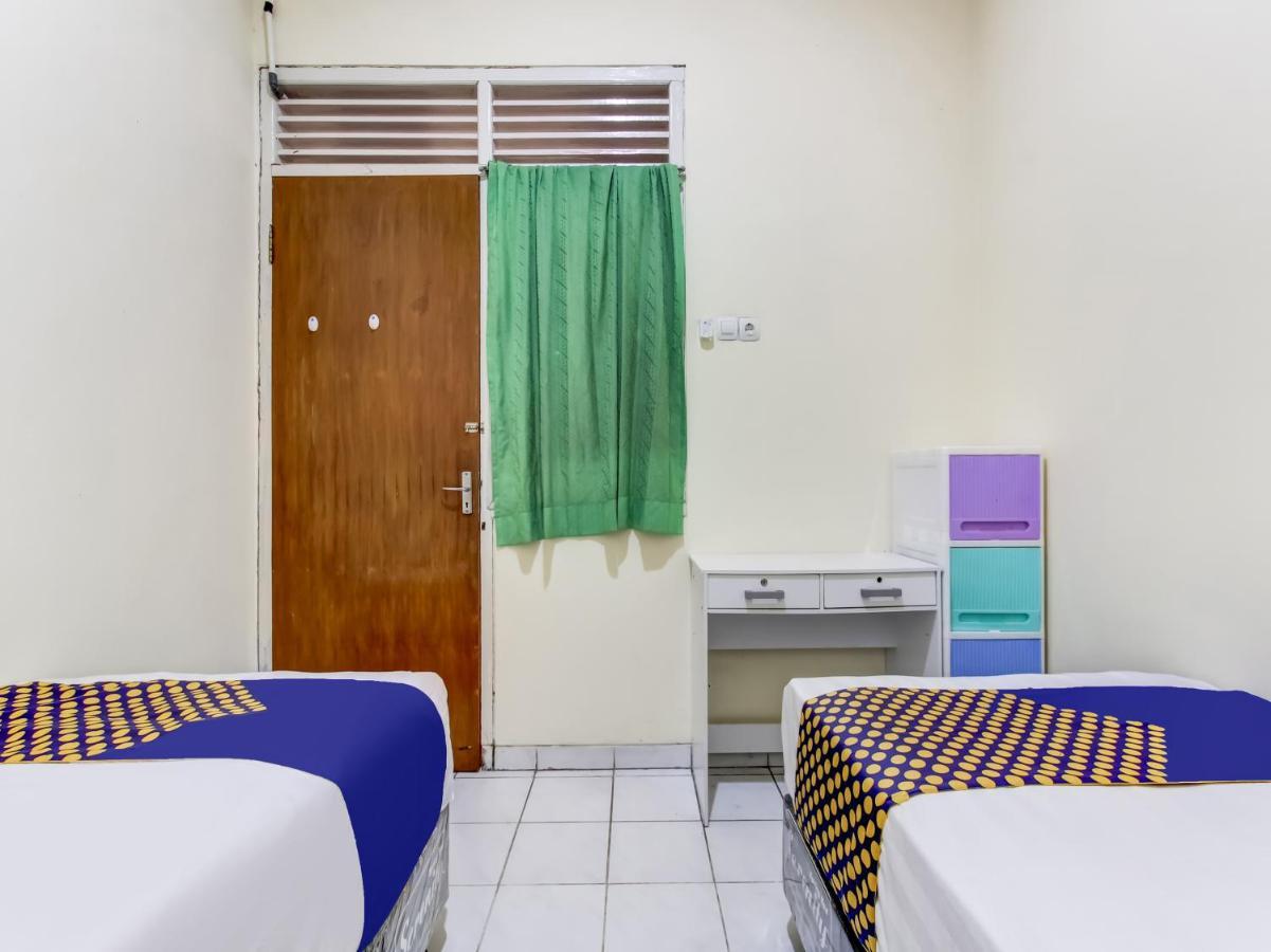 Oyo Life 91374 Asia Stay Semarang Syariah Exterior photo